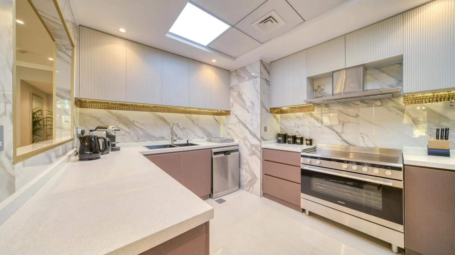 New! Sea View Luxurious 4 Bedroom Duplex Dubaj