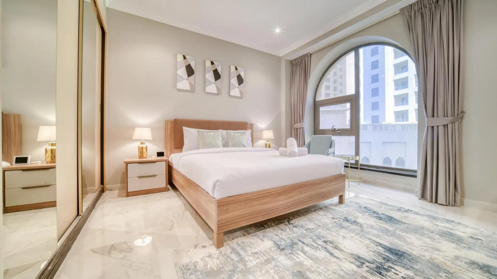 New! Sea View Luxurious 4 Bedroom Duplex Dubaj